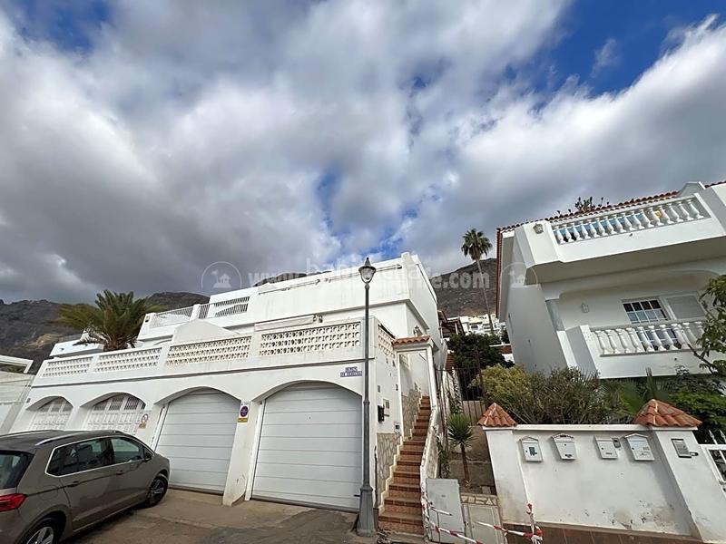 Foto a4f55bdd-6dfb-46fb-aef8-feb02d9a1c6d. Maison avec parking dans Acantilados de Los Gigantes Santiago del Teide
