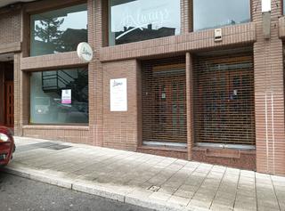 Lloguer Local Comercial en Calle jos manuel pedregal 20. Local arreglado