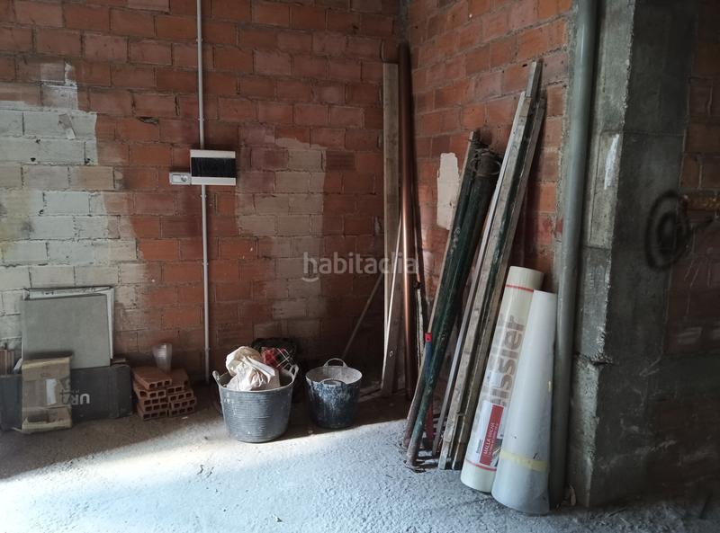 Foto e7ac7324-56df-4302-9735-3ae13d61f94d. Alquiler local comercial en calle antonio machado 1 se alquila local en Raíces. en Castrillón