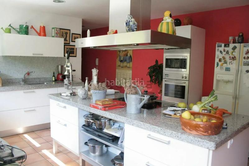 Foto 1a2c6168-f65c-4fce-89c7-aa5214c9cc14. Chalet avec cheminée chauffage parking dans O Milladoiro Ames