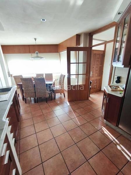 Foto 47678d45-543d-4cda-b9d5-34a25b5712c7. Casa a schiera con camino riscaldamento parcheggio in Oleiros