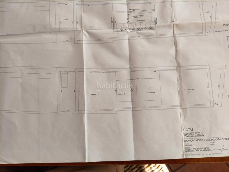 Foto 63eb6bd6-82bb-4bf2-bf60-d043c0779993. Casa a schiera con camino riscaldamento parcheggio in Oleiros