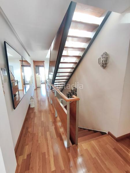 Foto f371ad98-976b-47b5-b7ba-3f7d602fa709. Casa a schiera con camino riscaldamento parcheggio in Oleiros