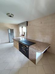 Miete Haus  Lugar burdallos 10. Se alquila primer piso de una vivienda unifamiliar en marza, pal