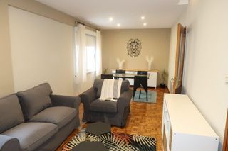 Rent Flat  Ramón cabanillas. Piso en alquiler en los mallos, 3 dormitorios.