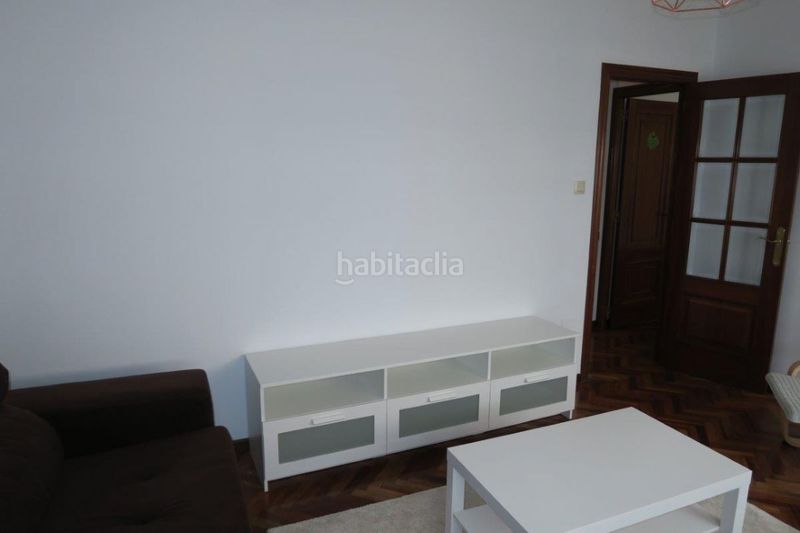 Foto 3853fbbe-5410-44bd-9539-3bcd43dadc66. Rent flat in Os Mallos Coruña (A)