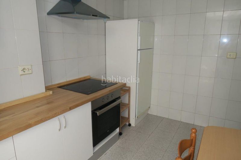 Foto d24b70b1-41e5-402b-9888-c7fd2fa29ce7. Rent flat in Os Mallos Coruña (A)