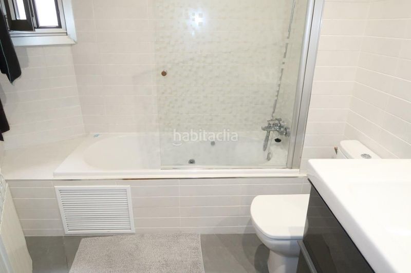 Foto ef1ea599-9a7a-44a4-9819-afda4437e321. Pis amb calefacció aparcament piscina a Someso - Matogrande Coruña (A)