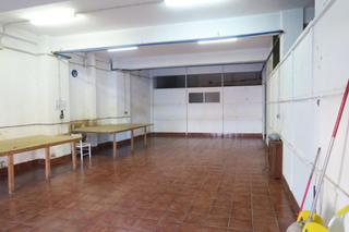 Local commercial à Ramón cabanillas 15. Local en venta en o burgo, 4 dormitorios.