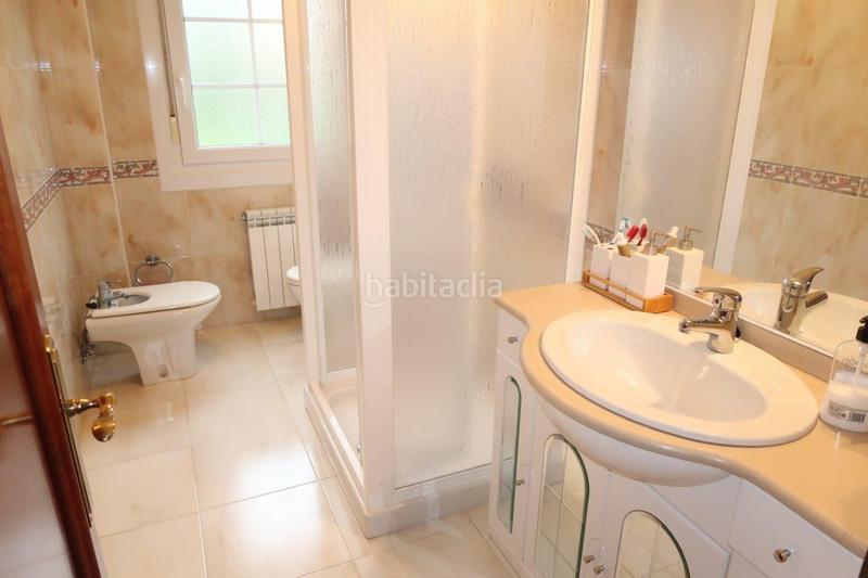 Foto 7c7bc187-0855-4a42-b803-0d6a3cb71f28. Chalet avec chauffage parking dans Cambre