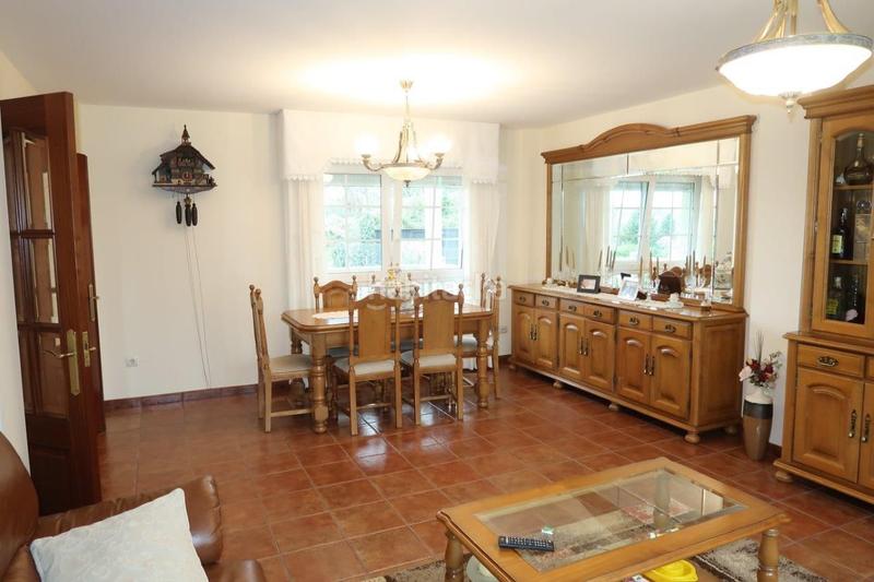 Foto ac659c43-4ac9-400c-9d4f-d2507488d4df. Chalet avec chauffage parking dans Cambre