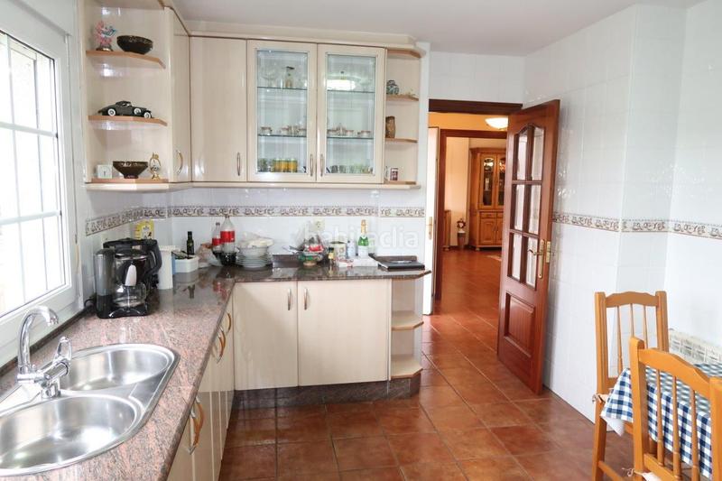 Foto c8166efe-f84e-4989-8d43-27988235eba8. Chalet avec chauffage parking dans Cambre