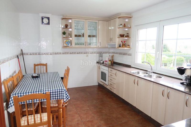 Foto eb627657-91ab-4b15-8162-f8ec574c5531. Chalet avec chauffage parking dans Cambre