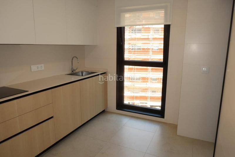 Foto 98b9c79c-b7f1-466b-b6ab-b76afa59aa72. Rent flat in ronda 53a in Riazor - Visma Coruña (A)