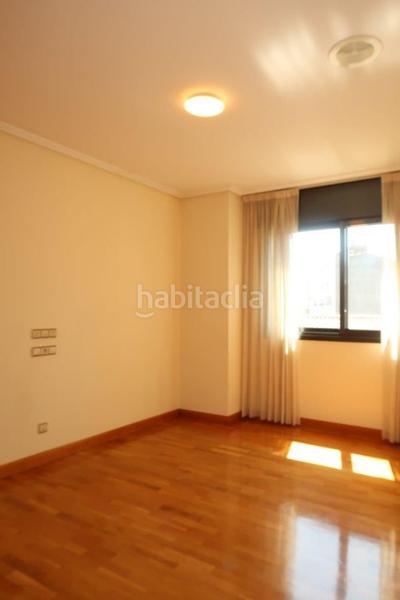 Foto 0f25ad32-eaba-4579-af93-26e39fbf62f7. Alquiler piso  en alquiler en los castros, 3 dormitorios. en Coruña (A)