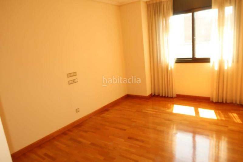 Foto b67d9021-c75a-47d4-90bb-c53184aa27be. Alquiler piso  en alquiler en los castros, 3 dormitorios. en Coruña (A)