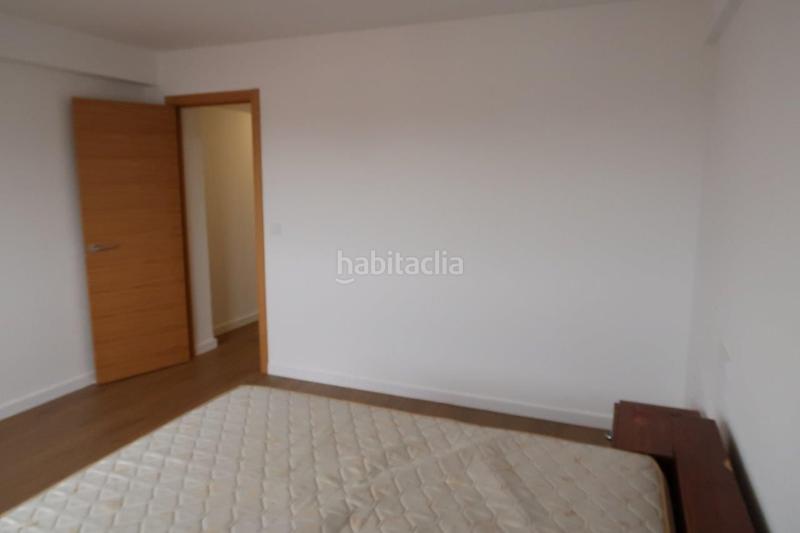 Foto 8276cd20-936d-4c4d-a1ef-14bb721d0f0a. Piso  en venta en c barcelona, 4 dormitorios. en Coruña (A)