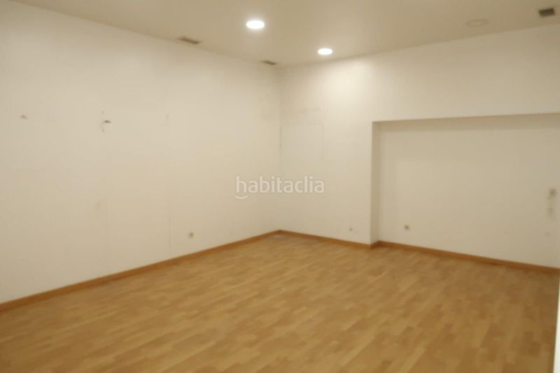 Foto 1b10e3e7-2005-4a8b-9592-5e4eacd52686. Alquiler local comercial local en alquiler en centro plaza pontevedra, 4 dormitorios. en Coruña (A)