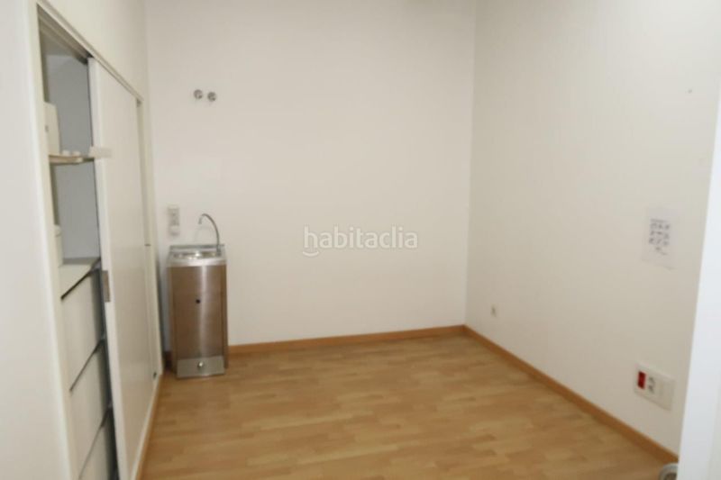 Foto b9fe2104-3854-4673-9bed-2de4717717a8. Alquiler local comercial local en alquiler en centro plaza pontevedra, 4 dormitorios. en Coruña (A)