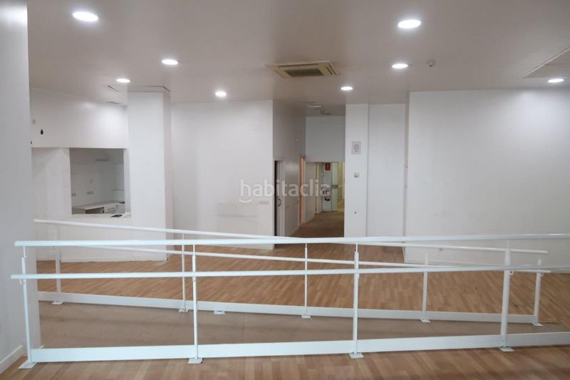 Foto bbb2c4f2-3ecf-4722-93cc-96a3c60eff70. Alquiler local comercial local en alquiler en centro plaza pontevedra, 4 dormitorios. en Coruña (A)
