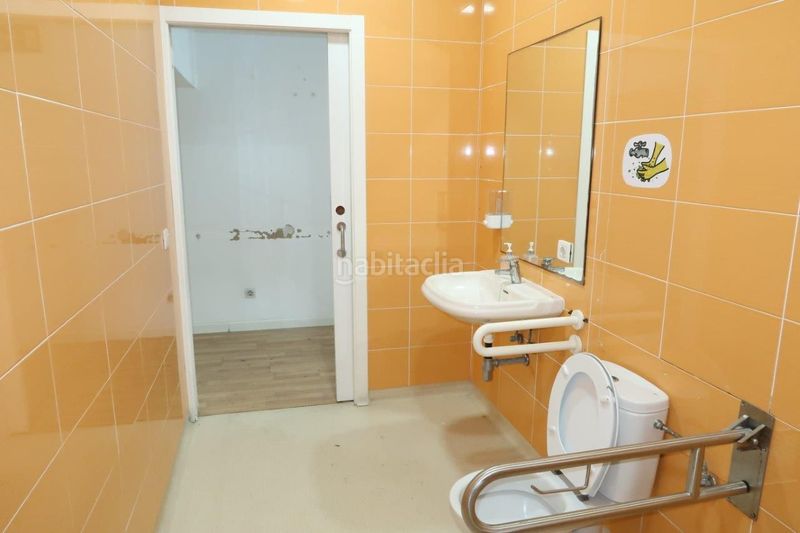 Foto cc1b04c6-6367-4dc8-8240-565701133198. Alquiler local comercial local en alquiler en centro plaza pontevedra, 4 dormitorios. en Coruña (A)