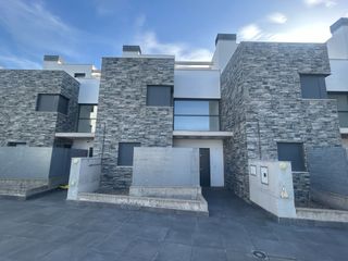 Casa adosada  Avenida de aranzana. Venta de viviendas en avenida aranzana