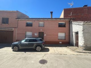House in Calle correos 67. Casa en castronuño (valladolid)