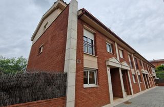 Lloguer Casa adossada  Carrer d'osca. Casa adosada en alquiler