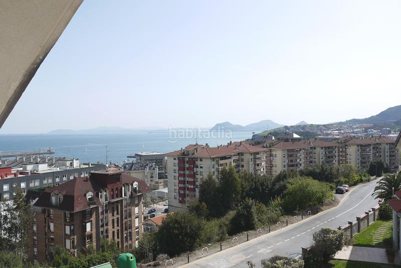 Foto 0d4249aa-24e6-45d1-b76a-59ea7ebb04a2. Casa adossada amb calefacció aparcament piscina a Castro - Urdiales