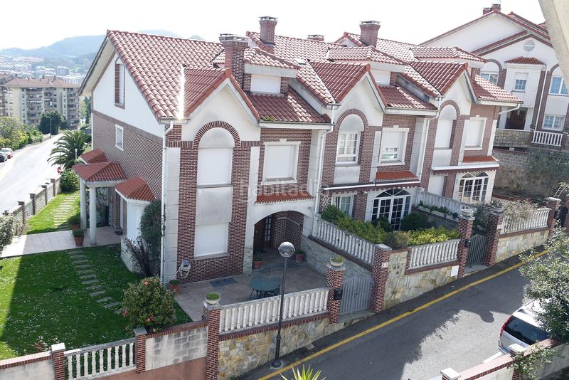 Foto 1d126984-d28d-4674-b2b8-101fca67f72f. Casa adossada amb calefacció aparcament piscina a Castro - Urdiales