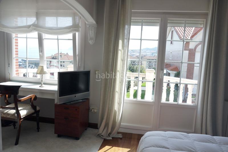 Foto 3b183f89-95f2-40e1-b8ca-f8c48dd1f270. Casa adossada amb calefacció aparcament piscina a Castro - Urdiales