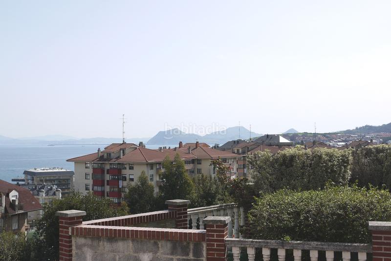 Foto 58cb2a3a-a576-4836-8b7c-81330f3c2267. Casa adossada amb calefacció aparcament piscina a Castro - Urdiales