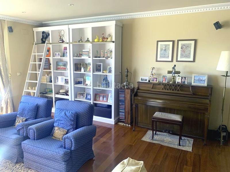 Foto 602cc7f1-7636-4ec4-8907-7d9f66c76e6a. Casa adossada amb calefacció aparcament piscina a Castro - Urdiales