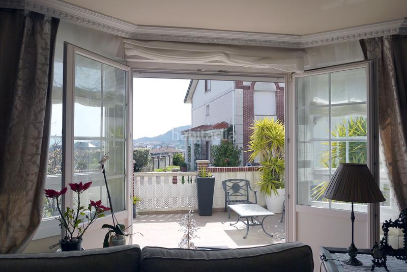 Foto 96e627fb-9067-4aaa-8a95-8dfd77ca6854. Casa adossada amb calefacció aparcament piscina a Castro - Urdiales