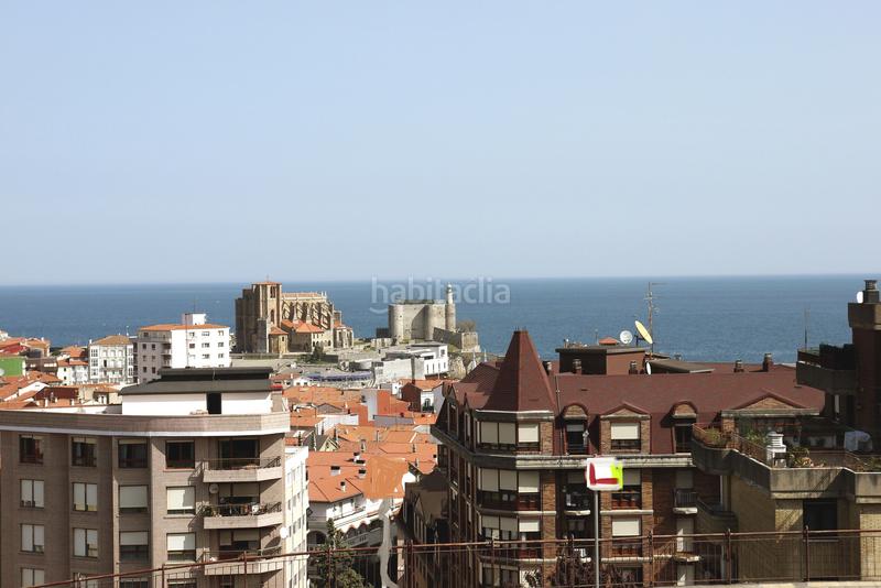 Foto b34103a5-a3cf-4b1f-8858-bc98be173827. Casa adossada amb calefacció aparcament piscina a Castro - Urdiales