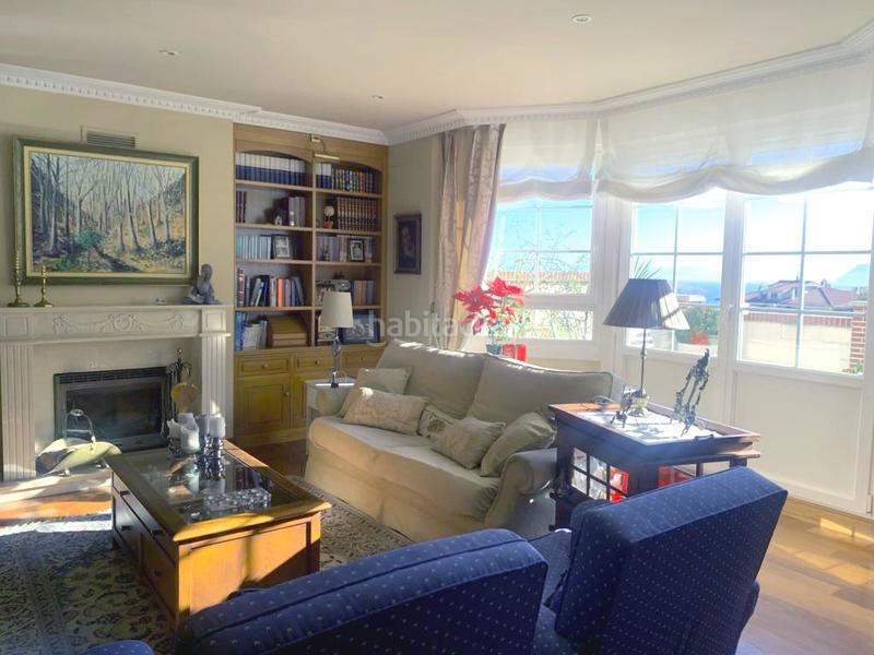 Foto b45d8ac2-f62e-4aa9-8b95-f3fedb498be8. Casa adossada amb calefacció aparcament piscina a Castro - Urdiales