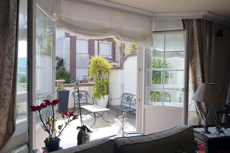 Foto bce150c5-7fe5-4209-8f8b-59ca123e1690. Casa adossada amb calefacció aparcament piscina a Castro - Urdiales