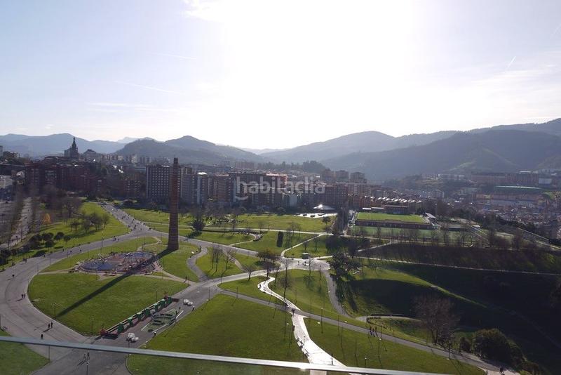 Foto 32d1a6e5-0634-4865-b9dd-87577f1f2df4. Alquiler ático en zumalacárregui etorbidea 21 excelente atico con impresionantes vistas sobre todo . en Bilbao