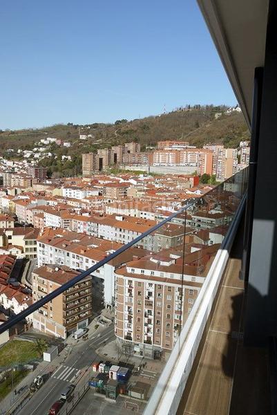 Foto 59555a48-fb2f-47ba-9ed5-6a1e8727adf3. Alquiler ático en zumalacárregui etorbidea 21 excelente atico con impresionantes vistas sobre todo . en Bilbao