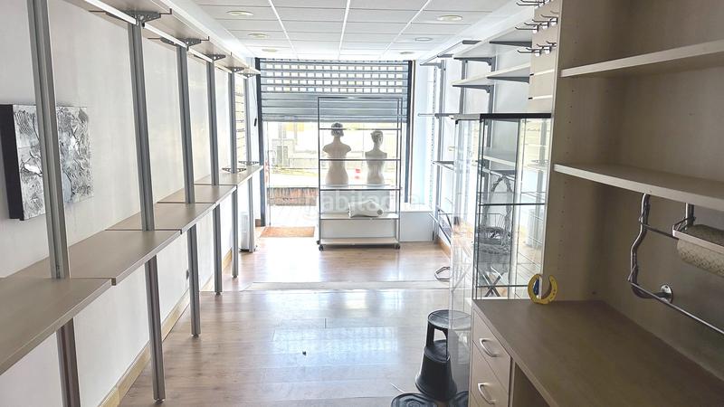 Foto f75e7dbc-df8f-4a68-a85e-fd5fa14fd80c. Local comercial a iparragirre etorbidea 9 a Centro Urbano-Hirigunea Leioa