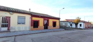 Casa en Calle carreras 13. Casa con patio,para entrar a vivir, a tan solo diez minutos de m