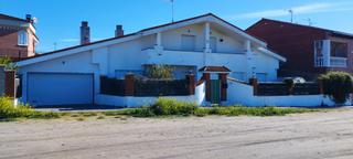 Xalet en Calle lpez ossorio 19. Espectacular vivienda  rodeada de jardin