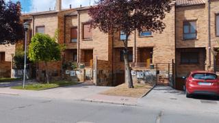 Casa adossada  Calle abad garcía del rincón. Vivienda para entrar a vivir en zona residencial
