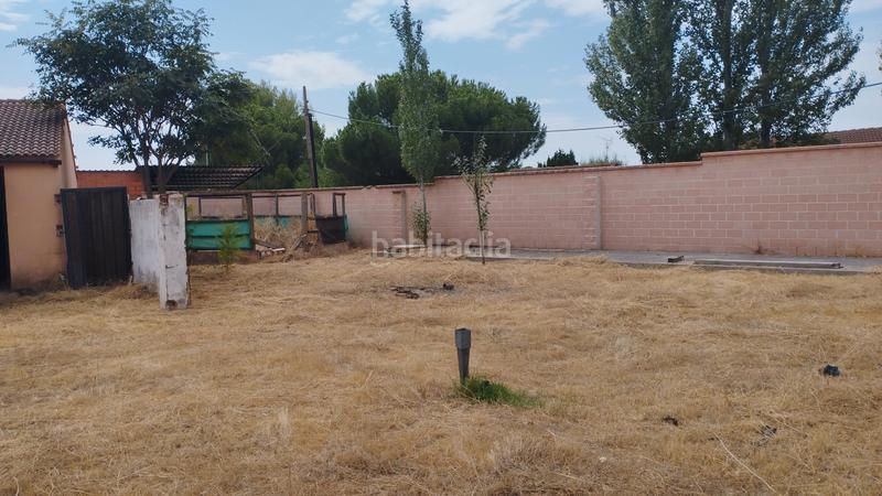 Foto 5944fcd2-a6a7-4543-b166-94526b9f66e2. Chalet en urbanización las salinas 2 41 vivienda con amplia parcela en Medina del Campo