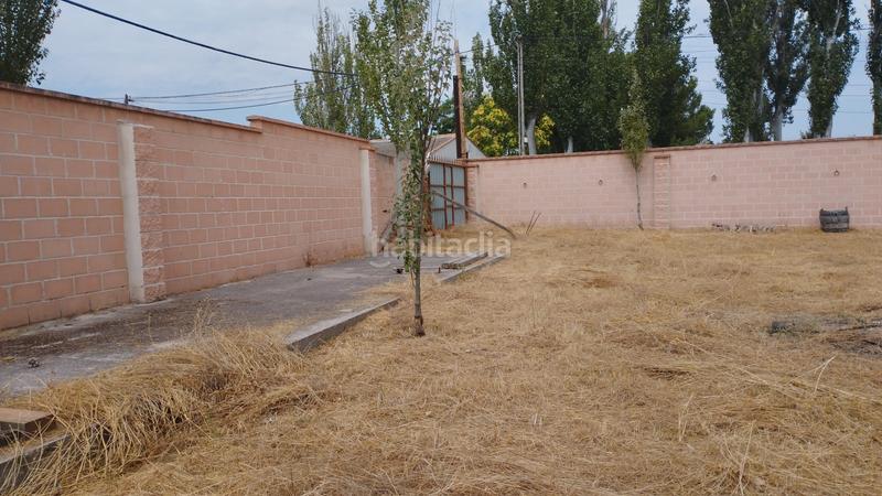 Foto 7720f782-1507-4658-9291-9d971c257c34. Chalet en urbanización las salinas 2 41 vivienda con amplia parcela en Medina del Campo