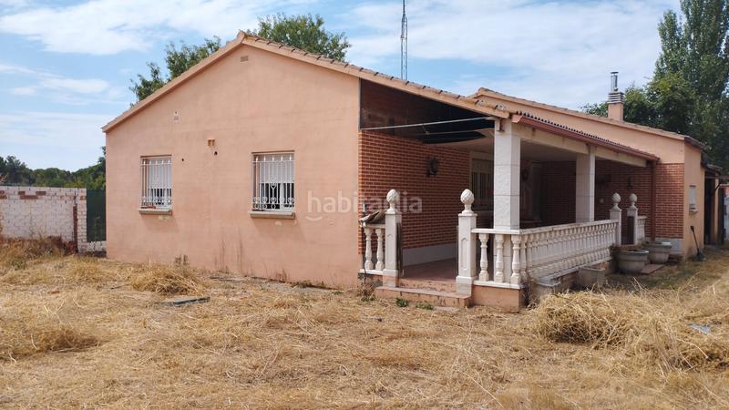 Foto e22f25c5-4910-4b88-ad40-09f8d76f094b. Chalet en urbanización las salinas 2 41 vivienda con amplia parcela en Medina del Campo