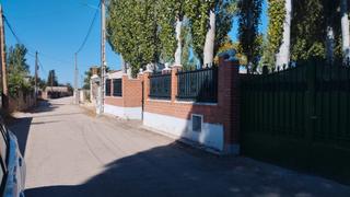Chalet  Urbanización las salinas 2. Amplia parcela con refugio