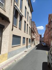 Etagenwohnung in Calle de francisco lobato 10. Vivienda para entrar a vivir  con  garaje y trastero