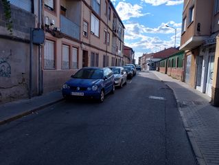 Appartement à Calle doña leonor 16. Vivienda en planta baja con patio `para reformar