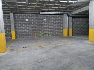 Location Parking voiture à Ramiranes 27